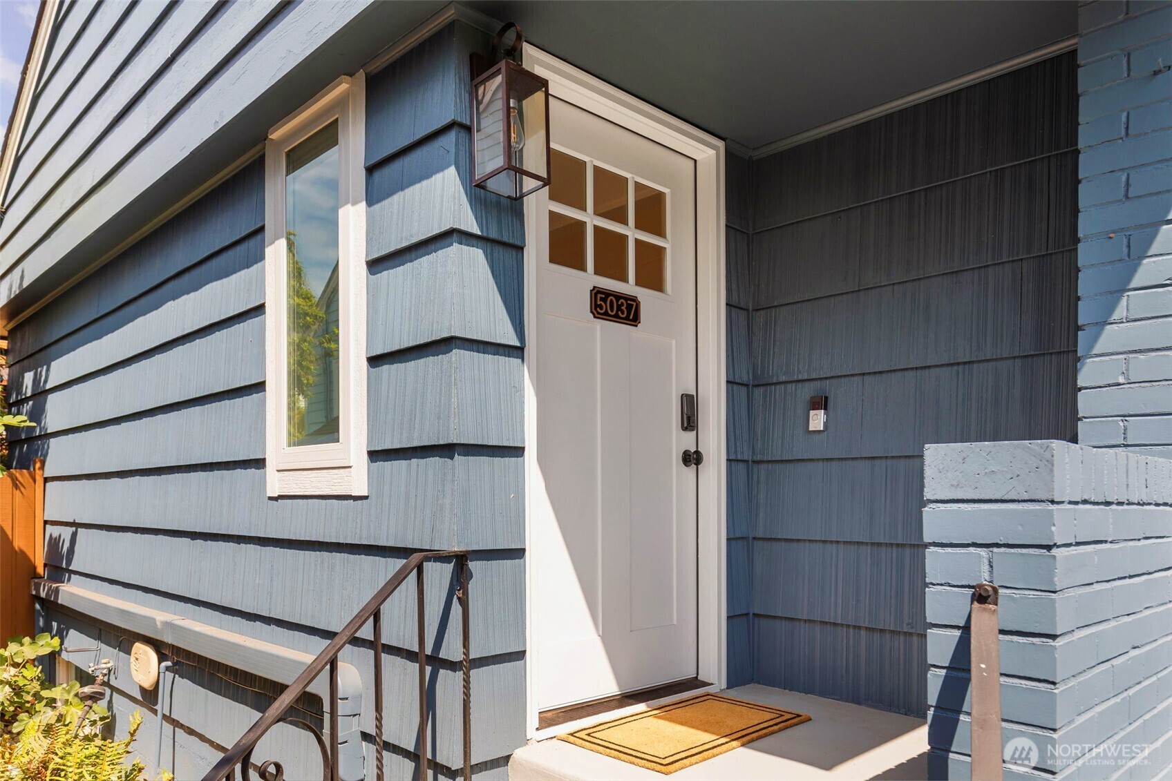 Property Photo:  5037  38th Avenue NE  WA 98105 