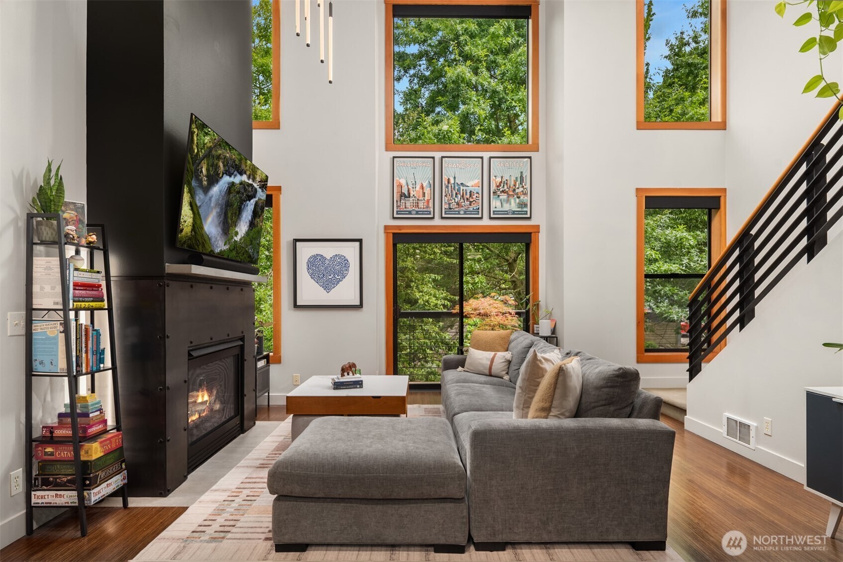 Property Photo:  1605 E Pike Street 201  WA 98122 