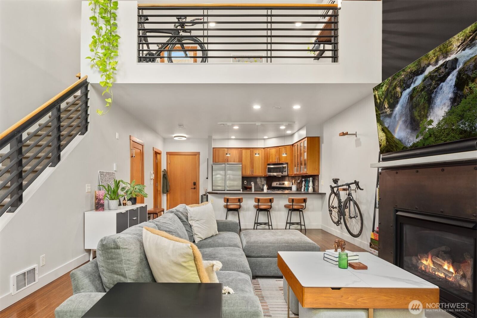 Property Photo: 1605 E Pike Street 201 WA 98122