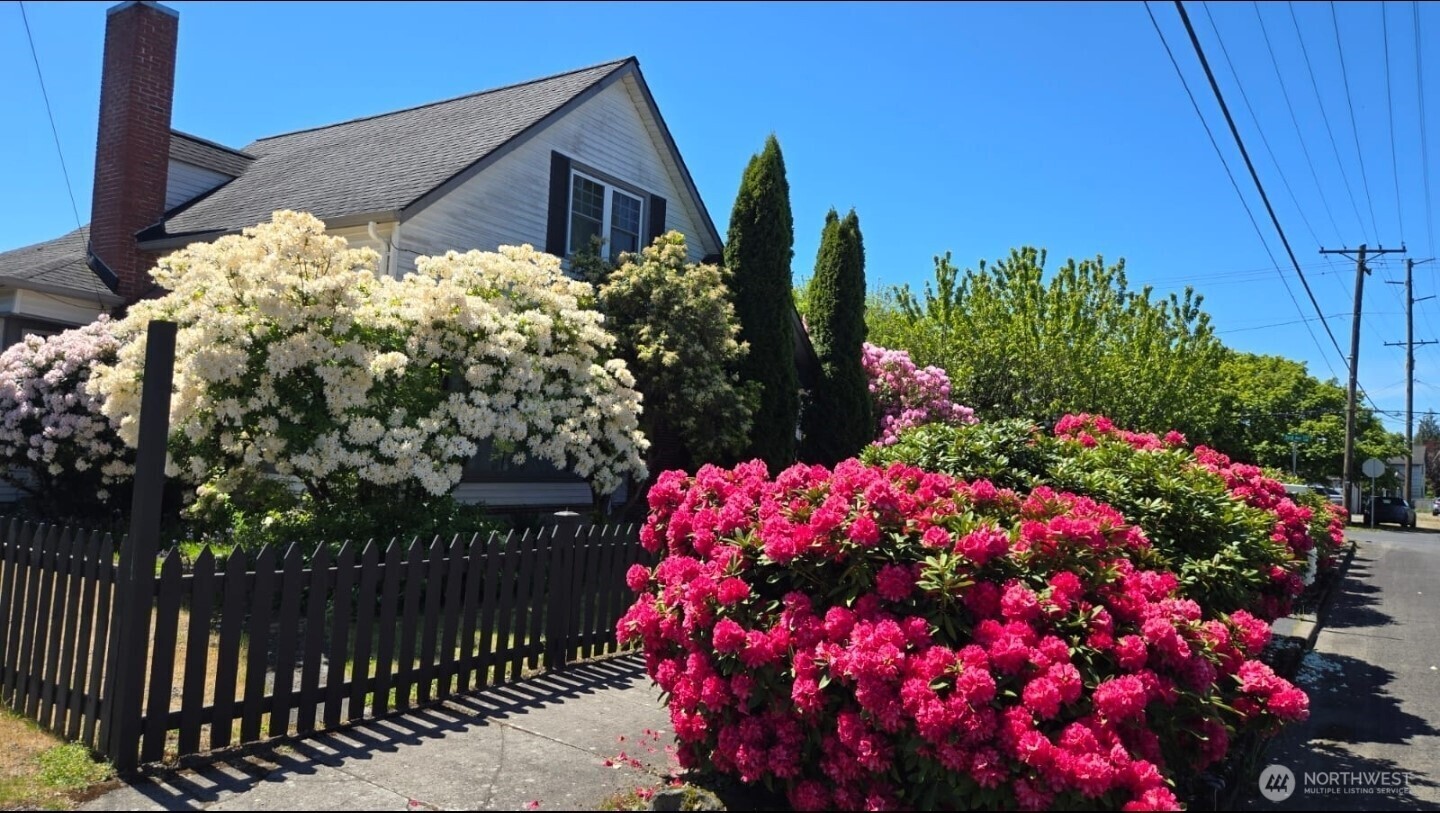 Property Photo: 237 C Street SW WA 98611