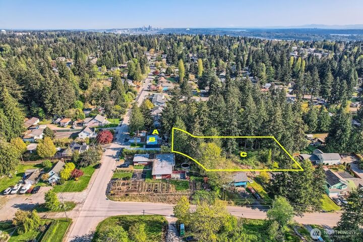 Property Photo: 13240 12th Avenue S Unit C WA 98168