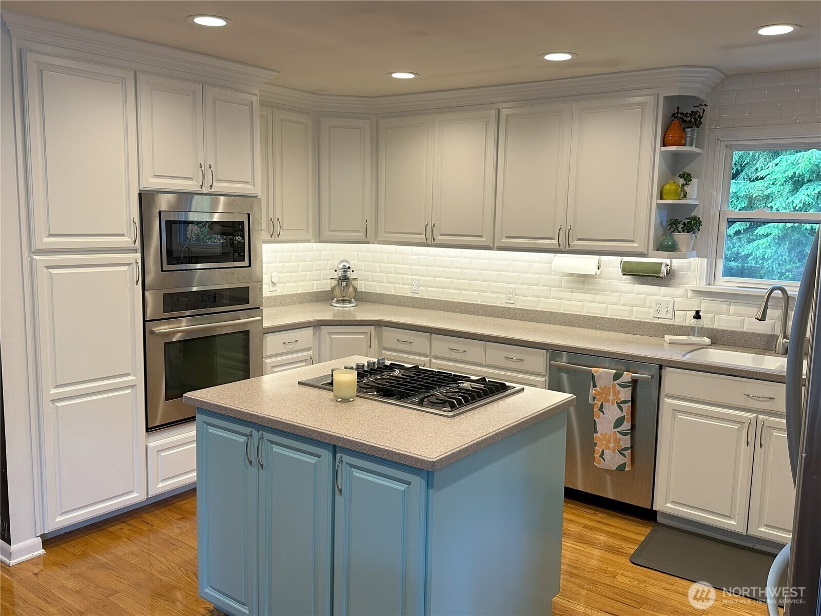 Property Photo: 16867 2nd Avenue SW WA 98166