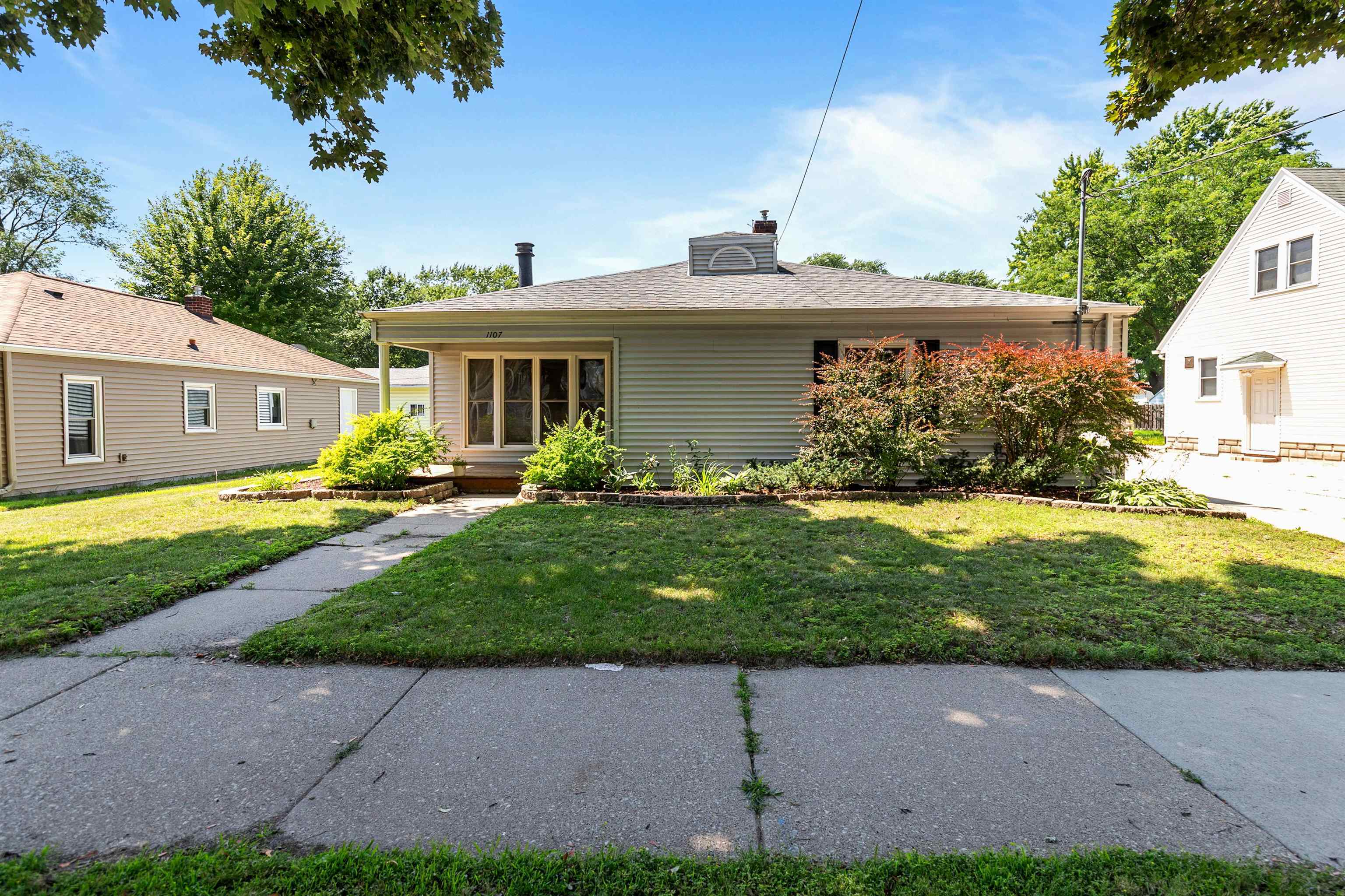 Property Photo:  1107 N Gillett Street  WI 54914 
