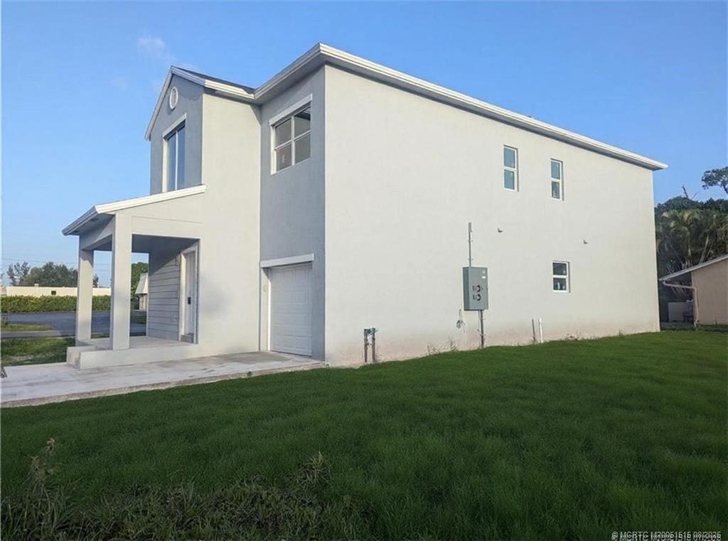 Property Photo: 2565 SE Bonita Street FL 34997