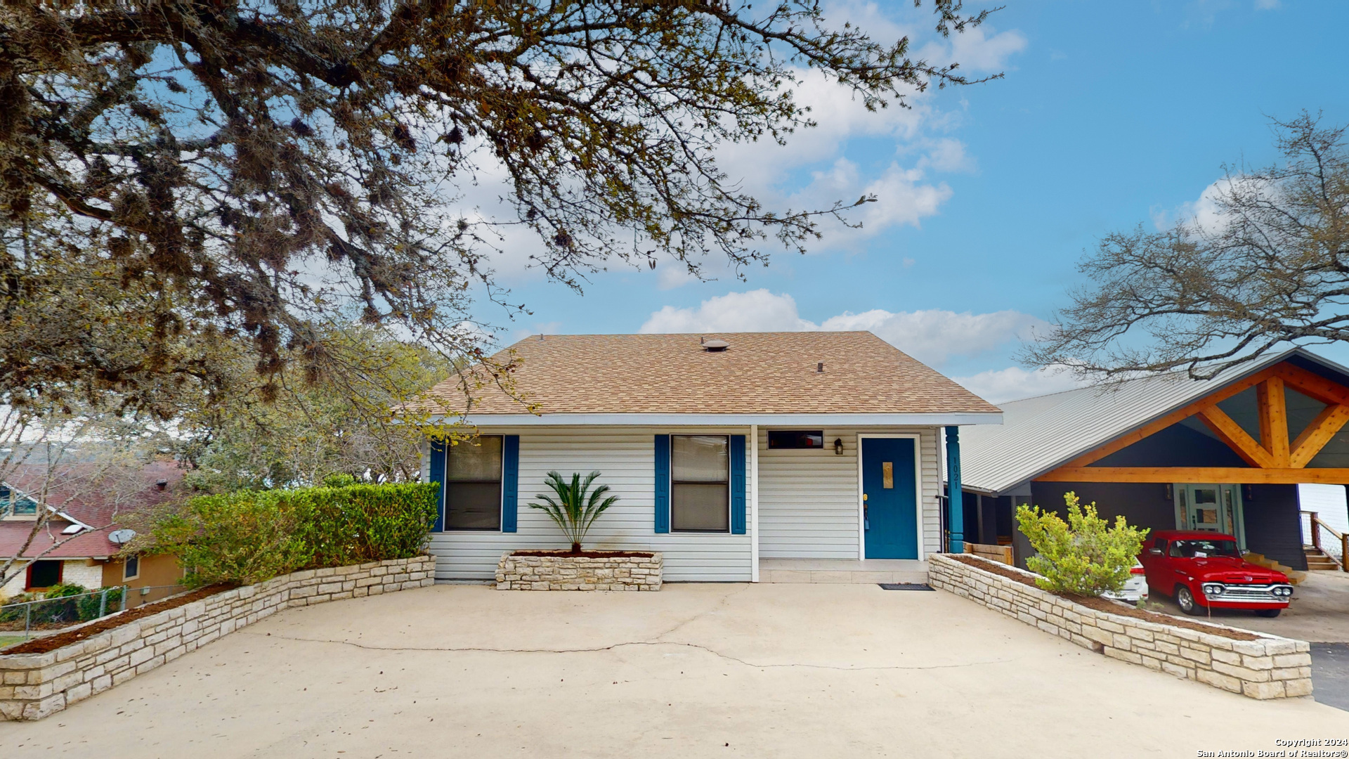 Property Photo: 1021 Hillcrest Forest TX 78133