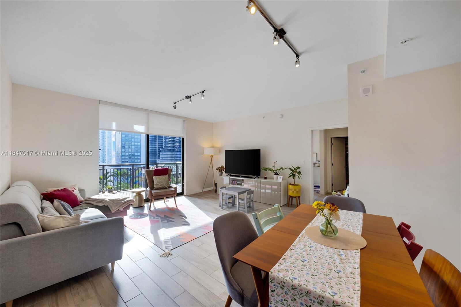 Property Photo:  999 SW 1st Ave 1417  FL 33130 
