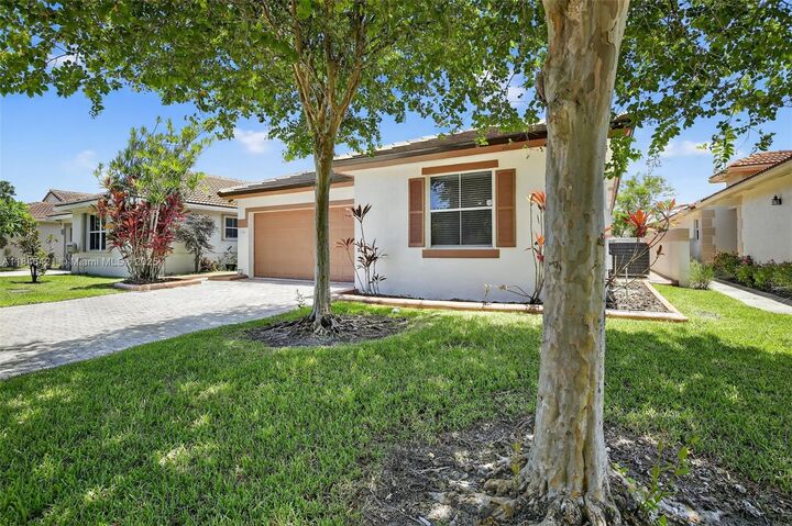 Property Photo: 7306 NW 1st Mnr FL 33317