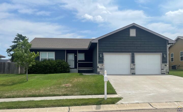 4304 SE Whiteoak Ln  Topeka KS 66609 photo