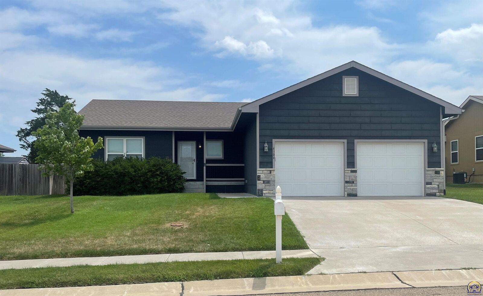 Property Photo: 4304 SE Whiteoak Ln KS 66609