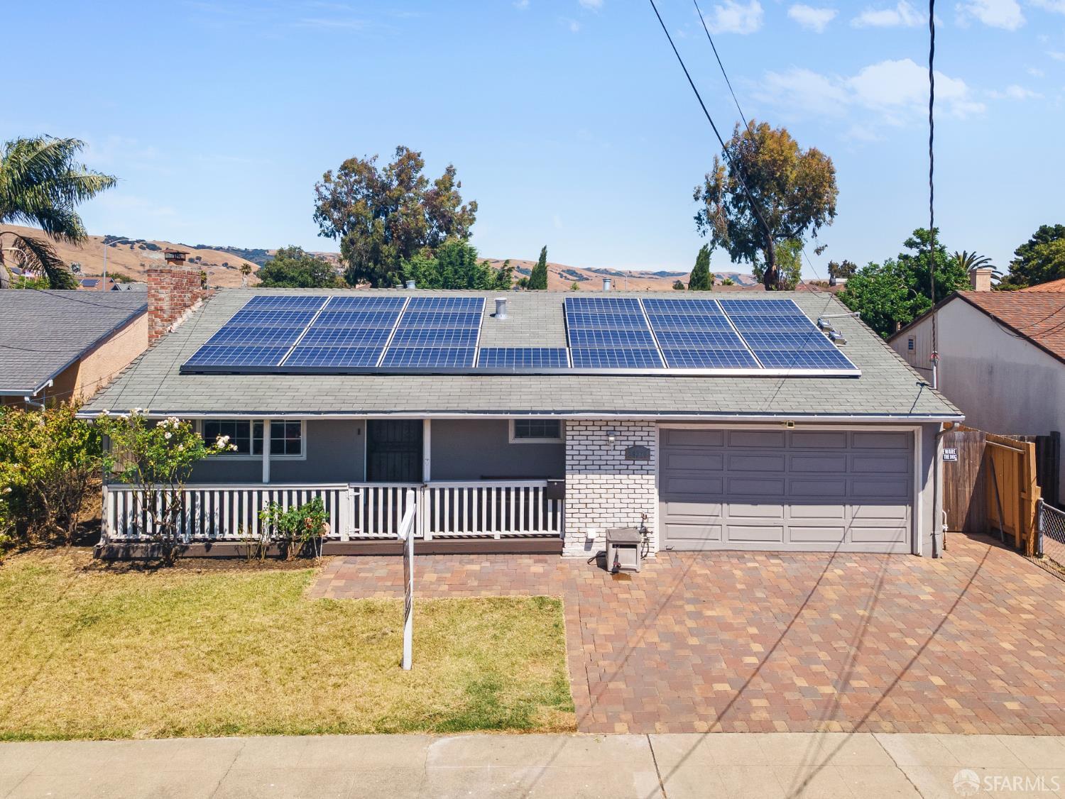 Property Photo: 28378 Thackeray Avenue CA 94544