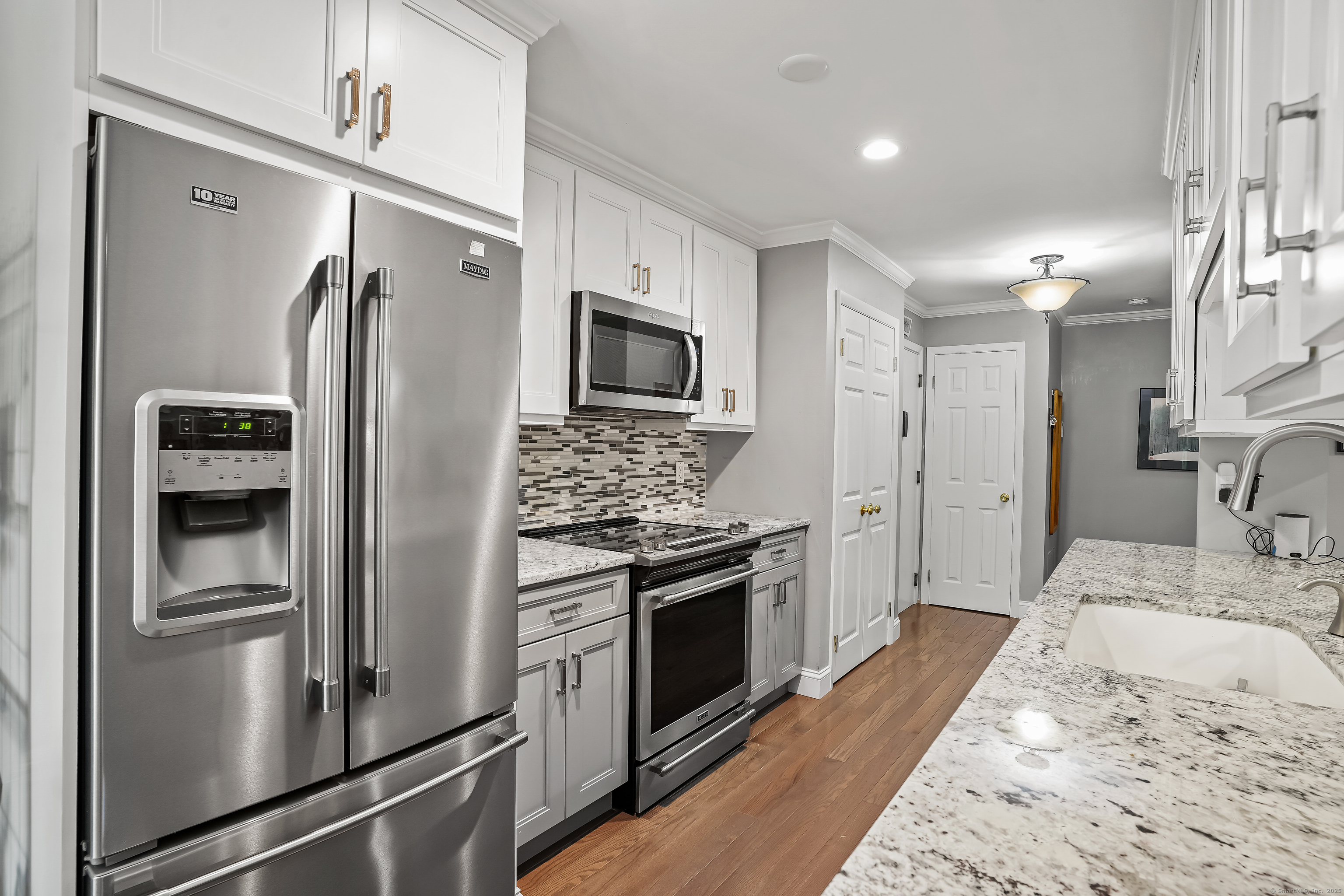 Property Photo: 75 Courtland Avenue 9 CT 06902