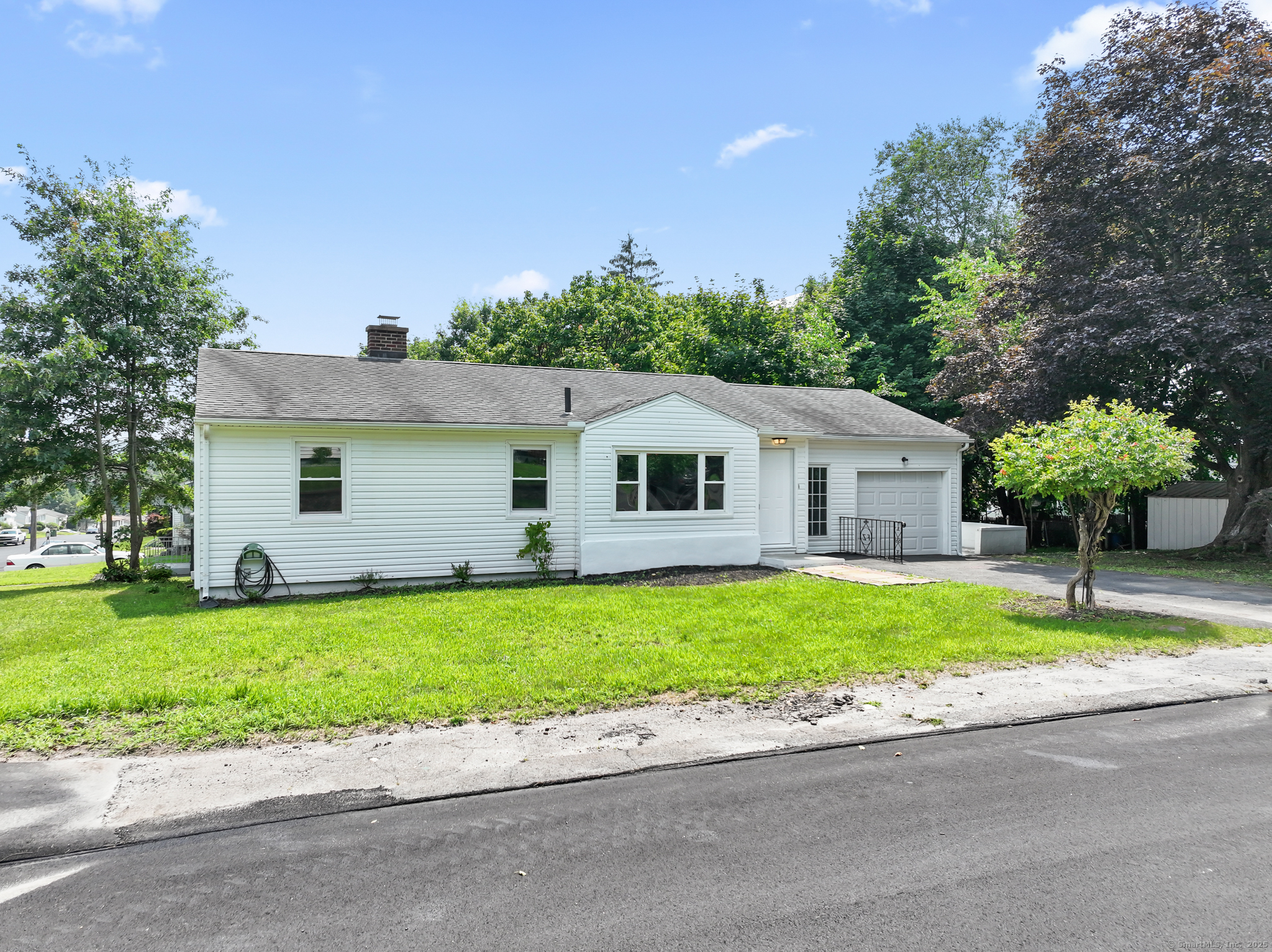Property Photo: 24 Holiday Hill CT 06704