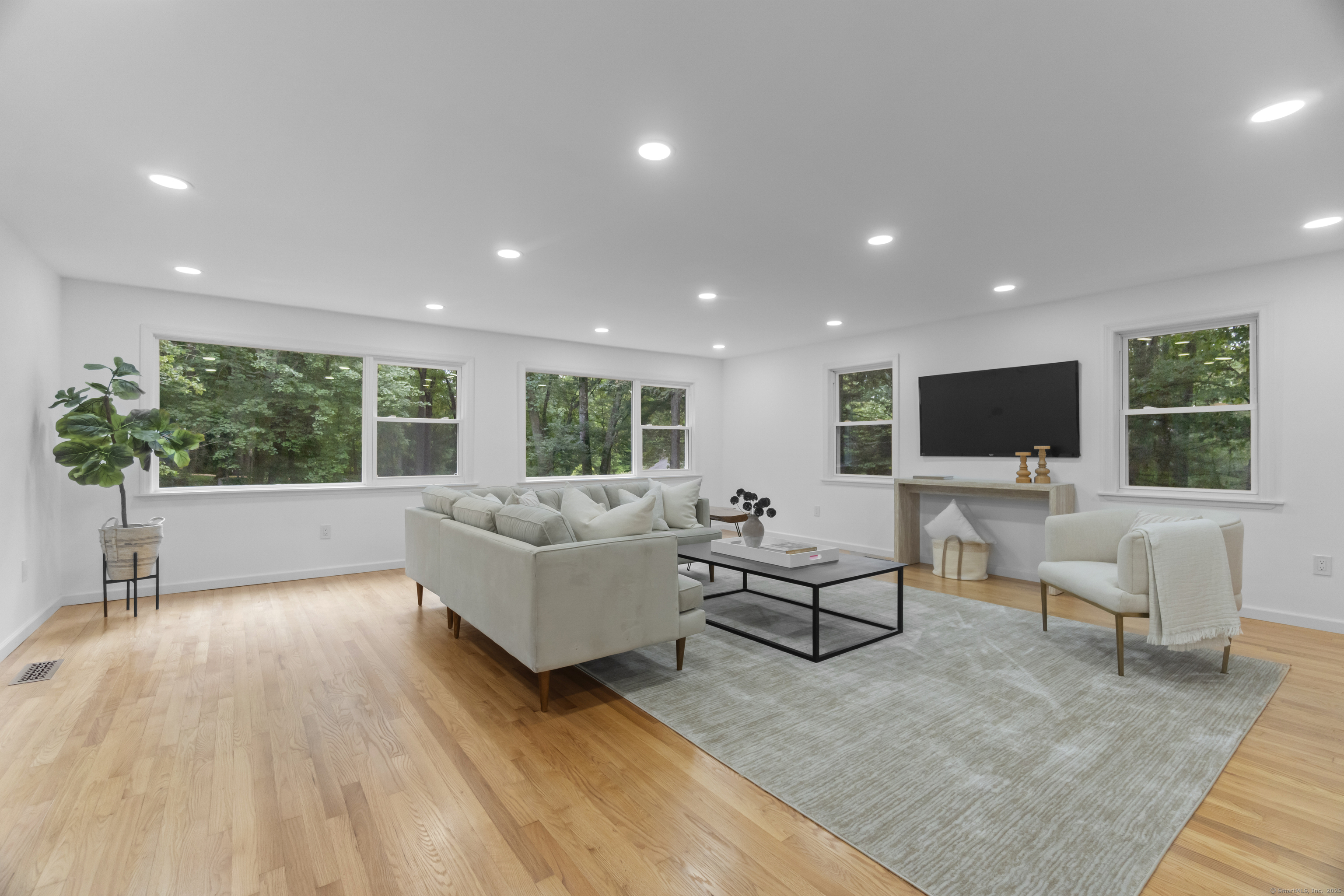Property Photo:  20 Ravenwood Drive  CT 06883 