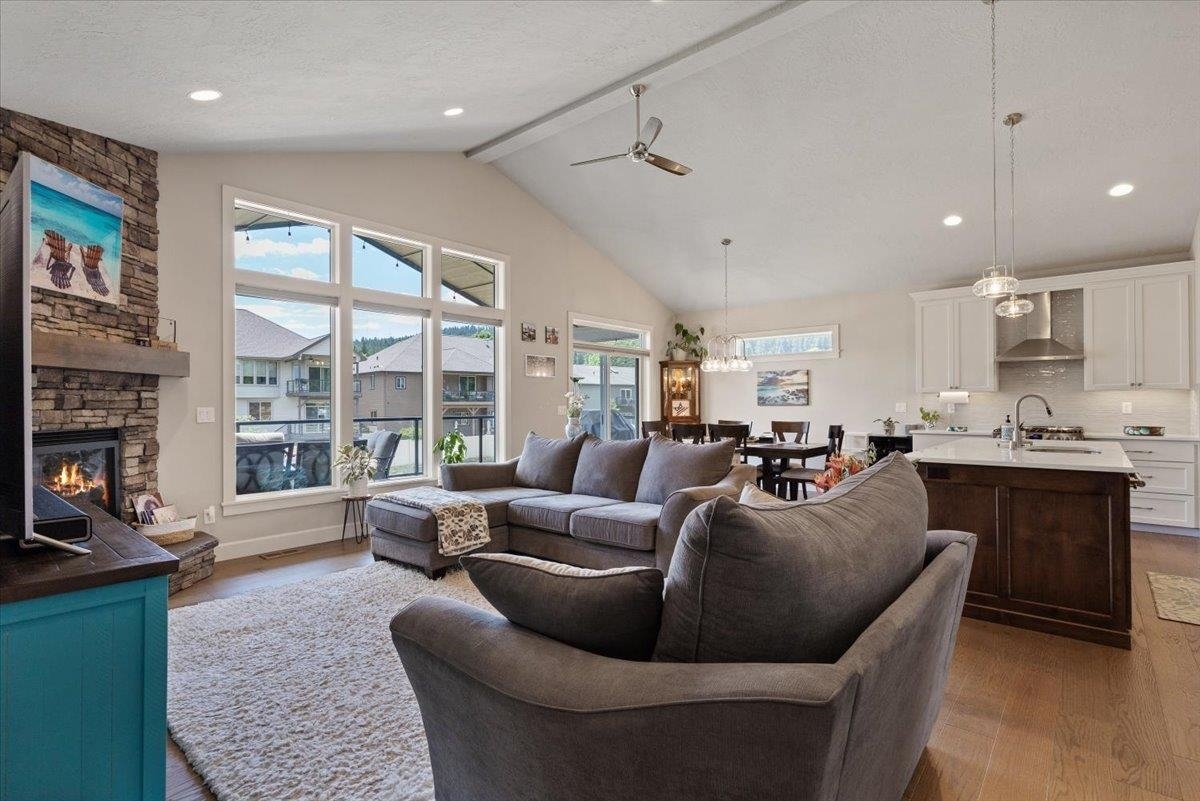 Property Photo: 4305 S Rosedale Ln WA 99223