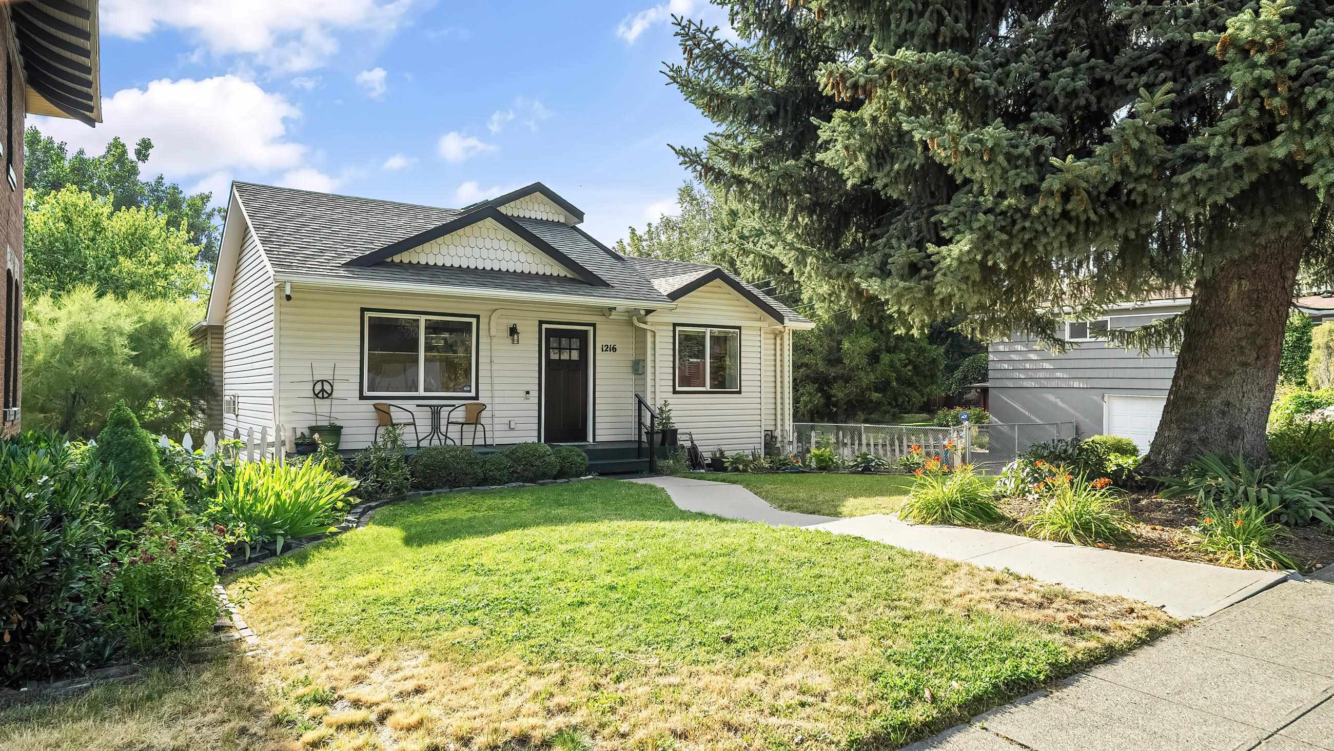 Property Photo: 1216 S Ash St WA 99204