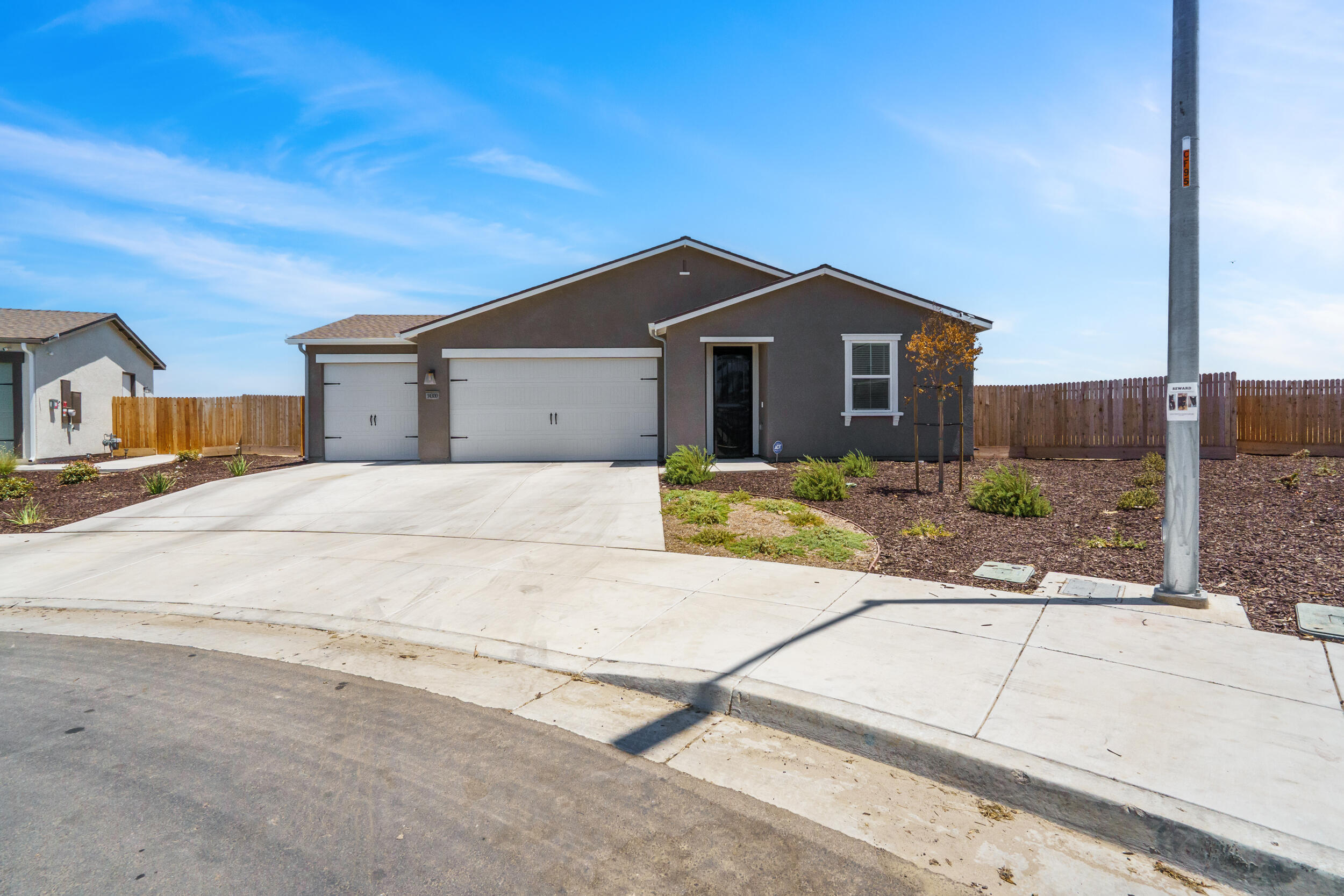 Property Photo:  14300 Shady Tree Court  CA 93314 