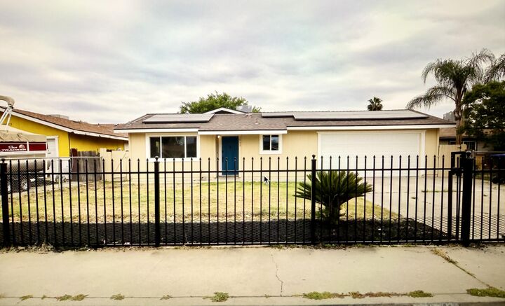 1933 W Buena Vista Avenue  Visalia CA 93291 photo
