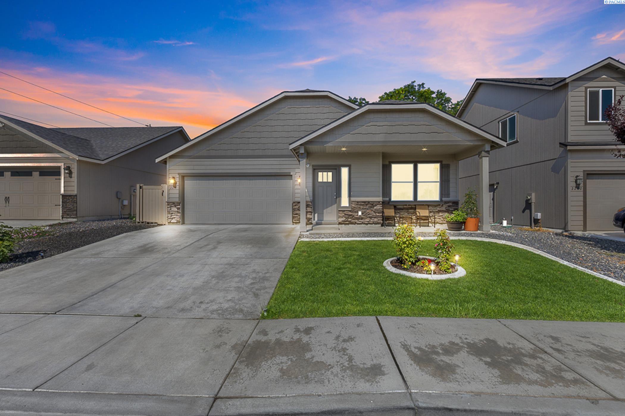 Property Photo: 2214 S Zillah Pl WA 99337