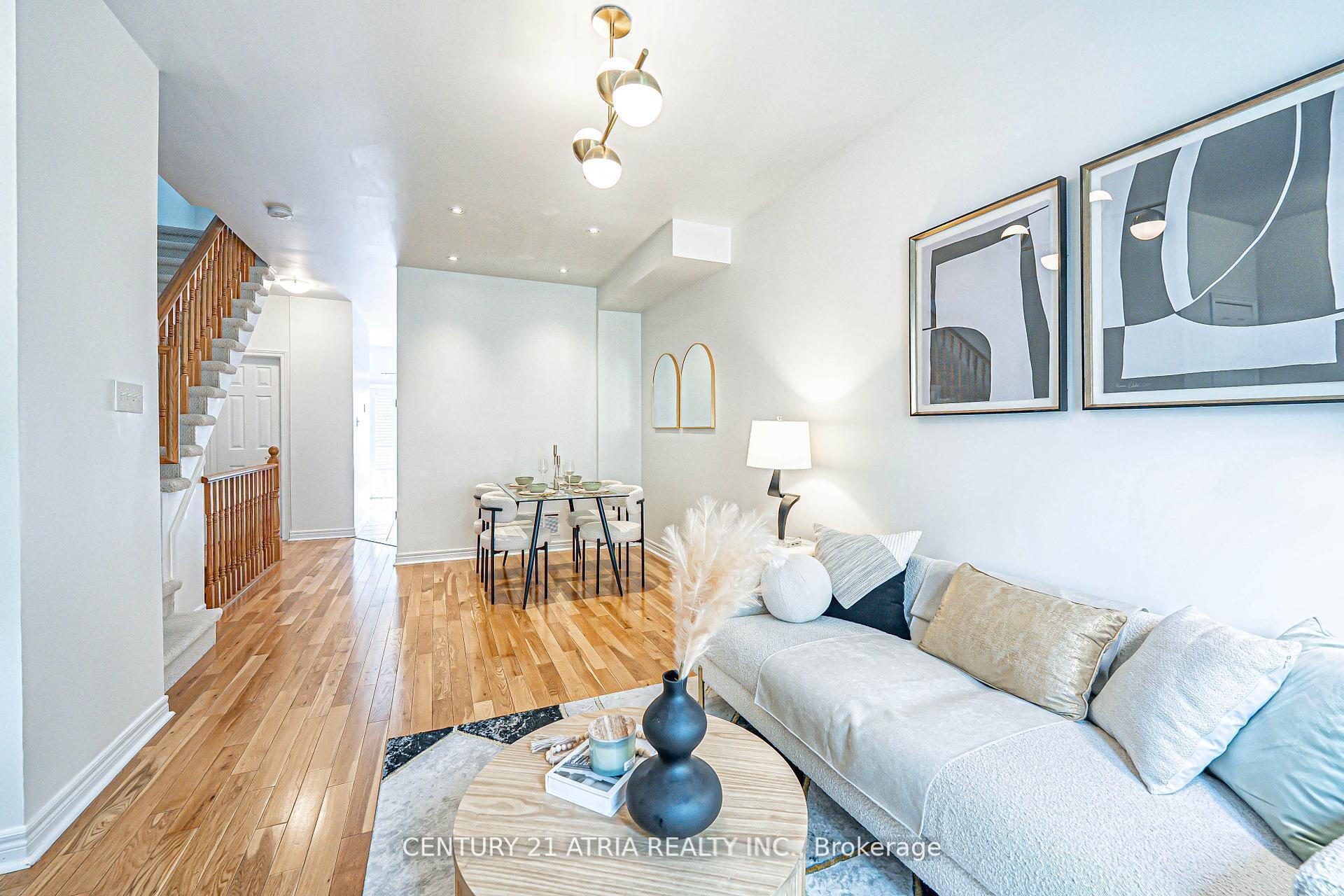 Photo de la propriété:  23 Observatory Lane 91  ON L4C 0M7 