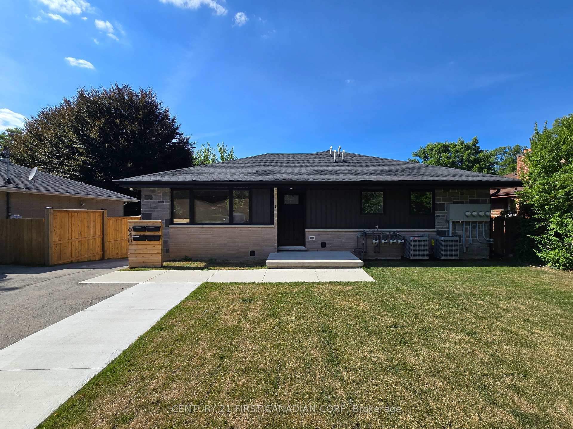 640 Victoria Street 3  London East ON N5Y 4C1 photo