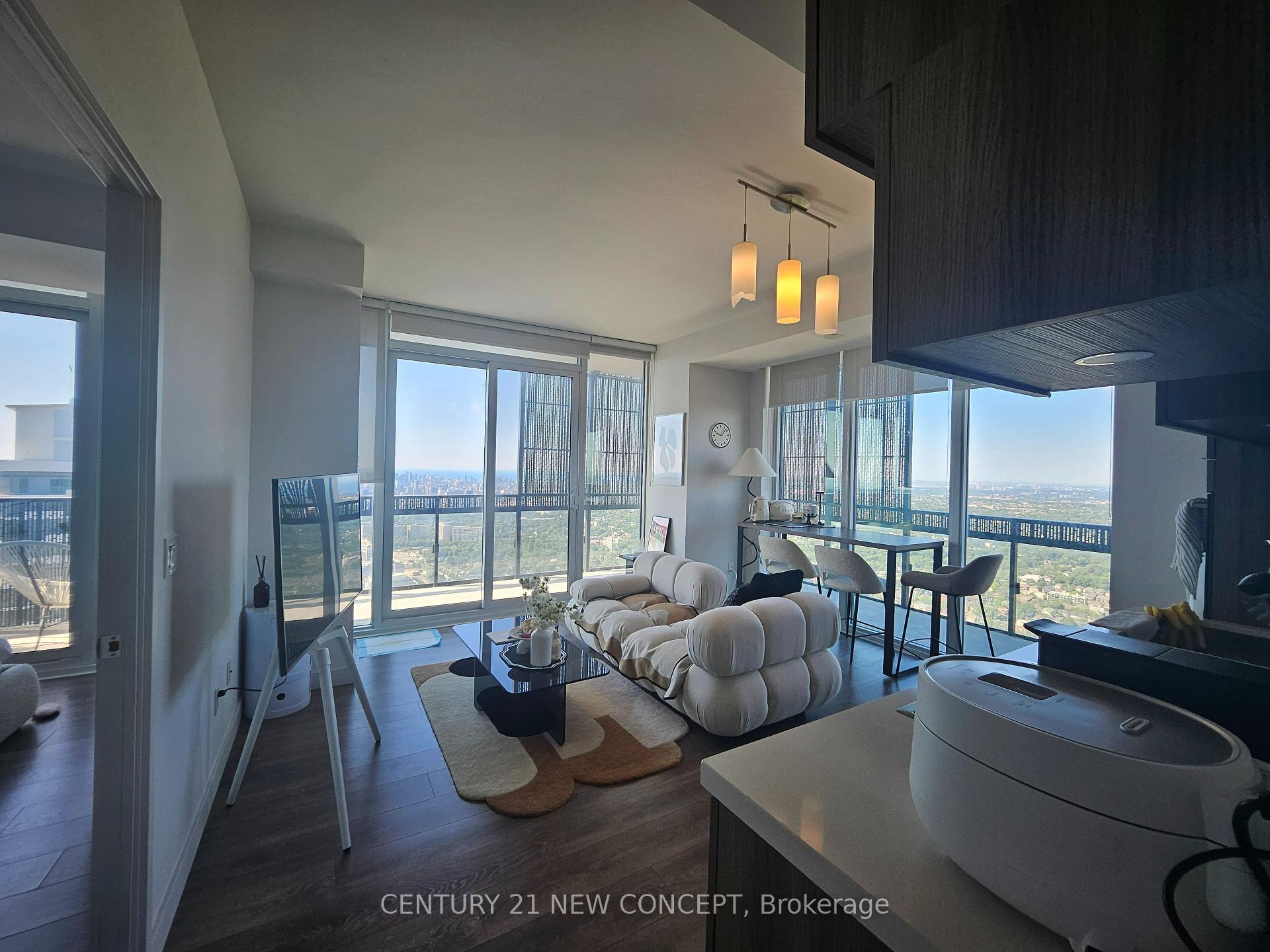8 Eglinton Avenue 5602  Toronto ON M4P 0C1 photo