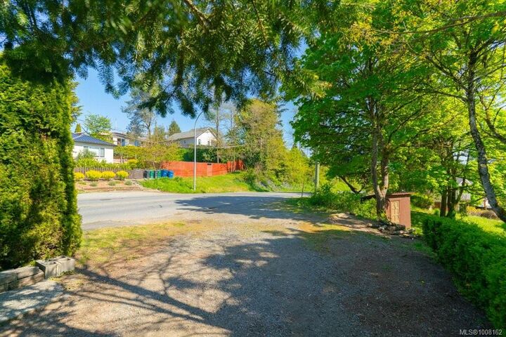 Property Photo: 309 Pine St BC V9R 2B8