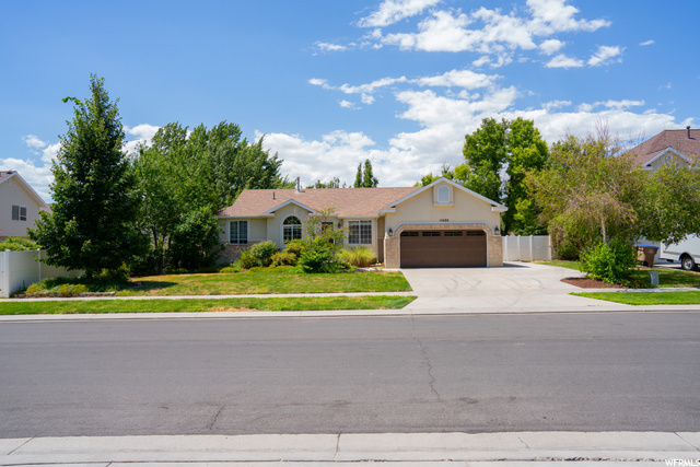Property Photo: 11686 S Mapleberry Ct UT 84020