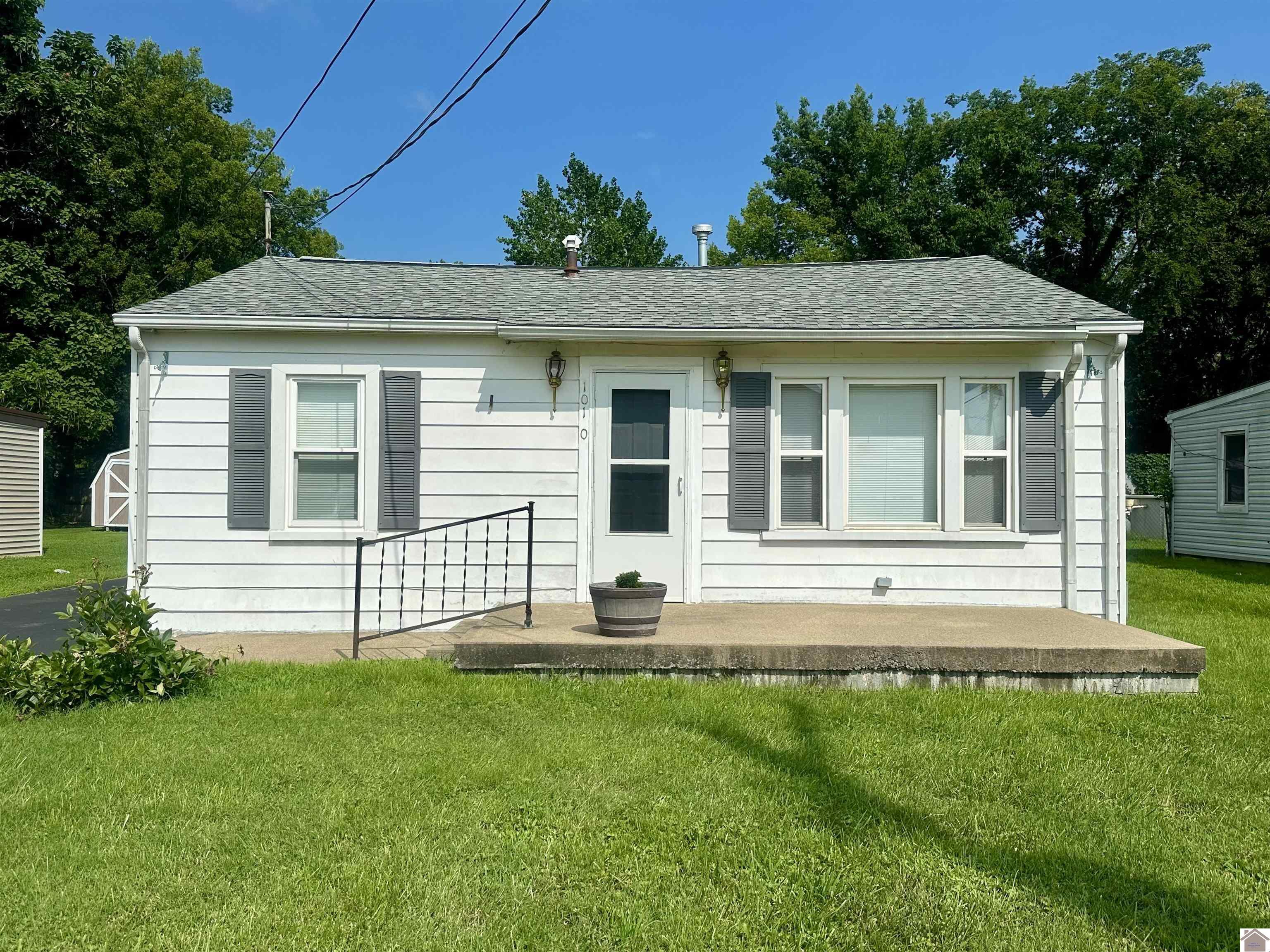 Property Photo: 1010 Yarbro Lane KY 42001