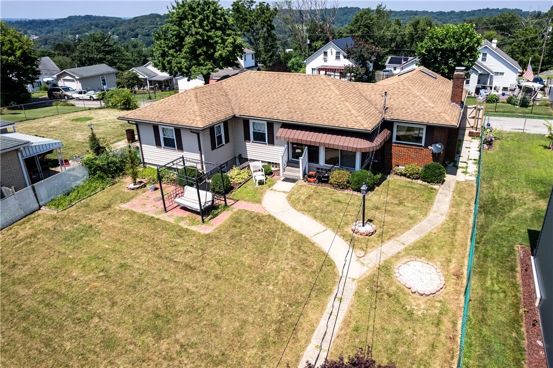 Property Photo:  1213 Frank Ave  PA 15644 