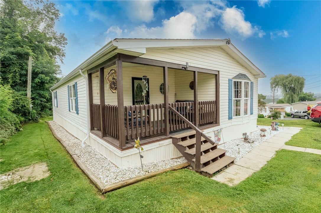 Property Photo: 626 Park Ln PA 15666