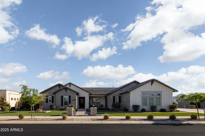 Property Photo:  19901 E Country Meadows Drive  AZ 85142 