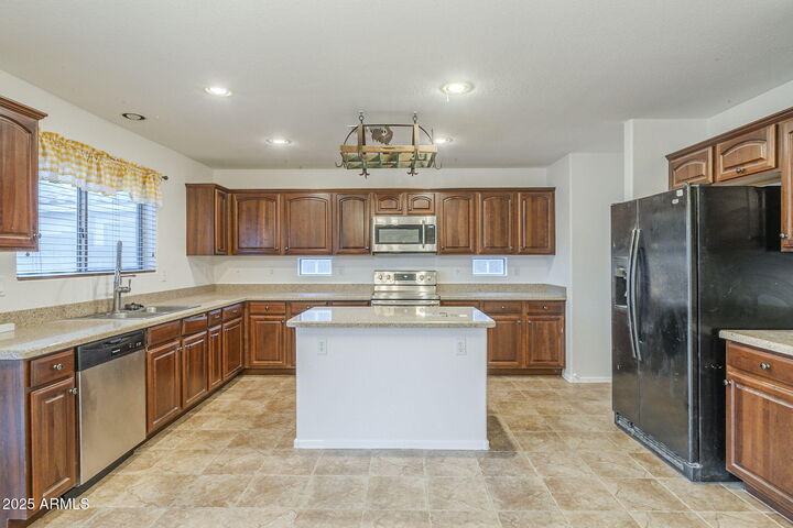 Property Photo:  22123 E Via Del Palo --  AZ 85142 