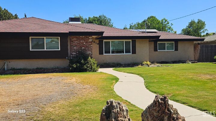 Property Photo: 6619 Desmond Court CA 93308