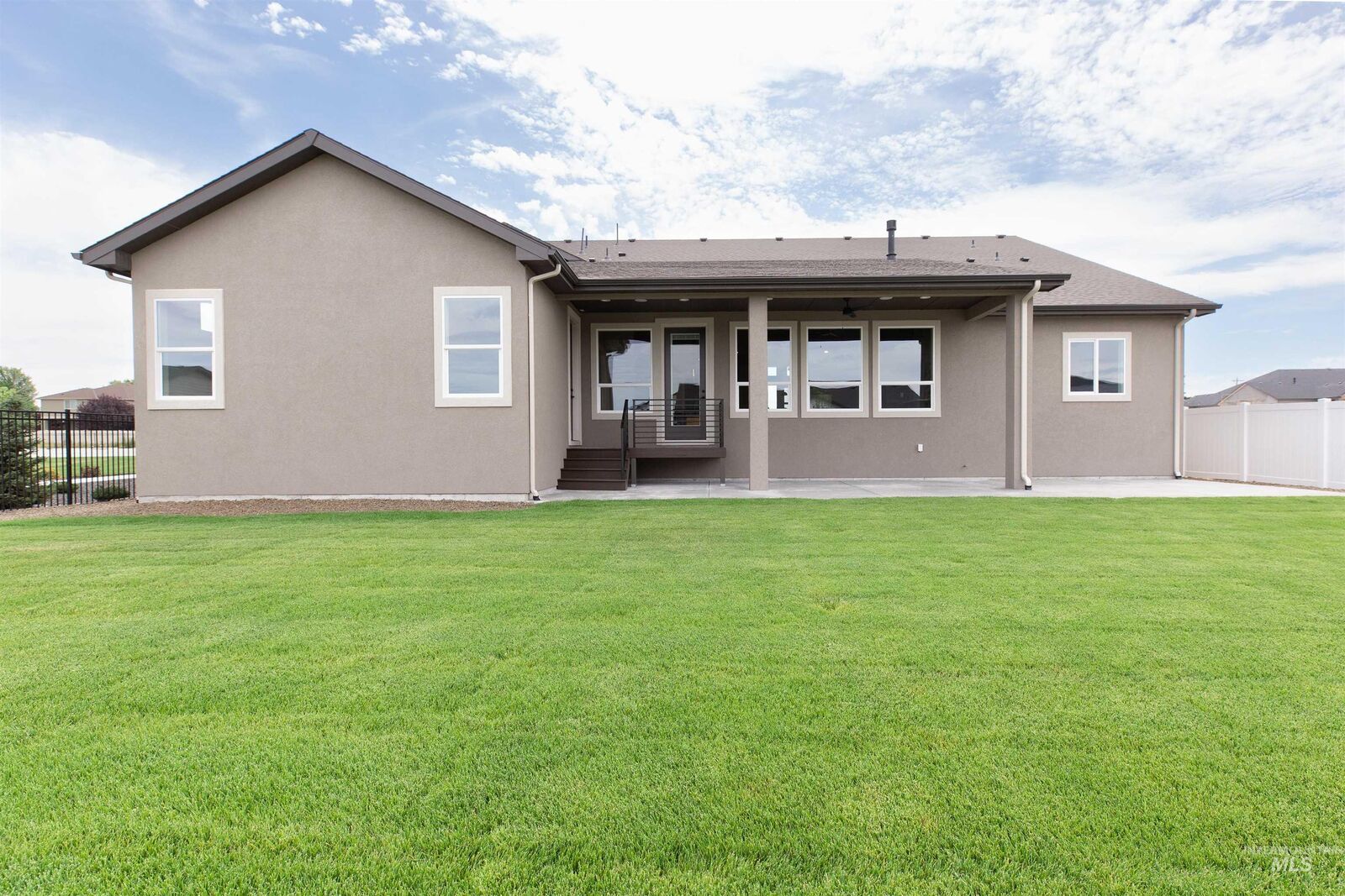 Property Photo: 132 E Heliotrope Drive ID 83642