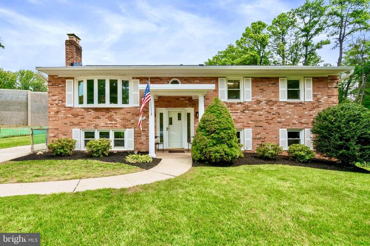 Property Photo: 2811 Elsmore Street VA 22031