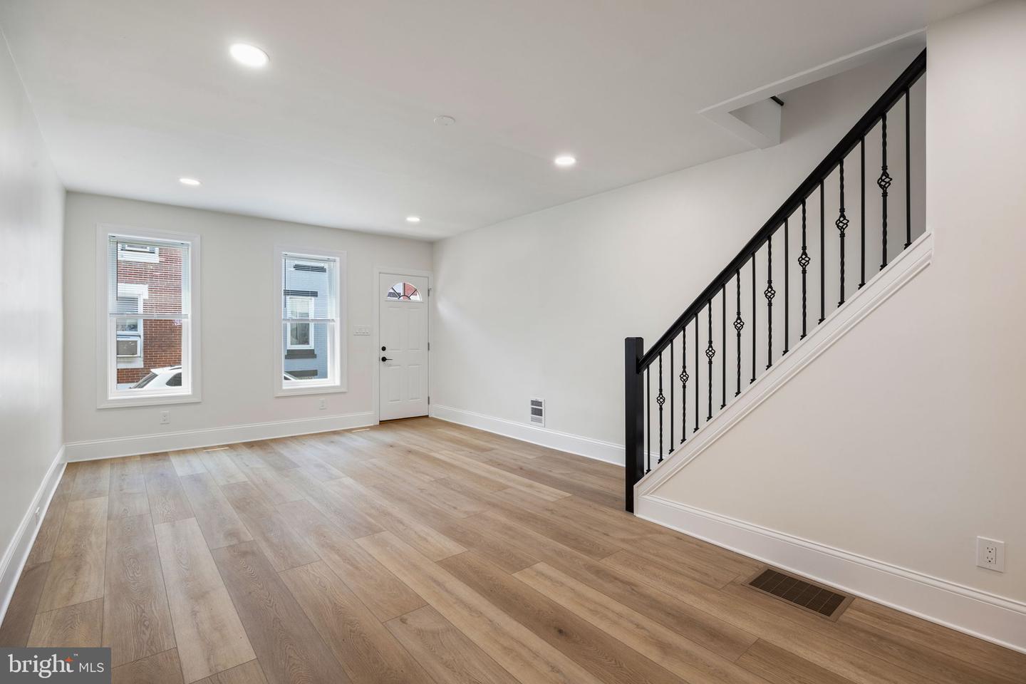 Property Photo:  335 Daly Street  PA 19148 