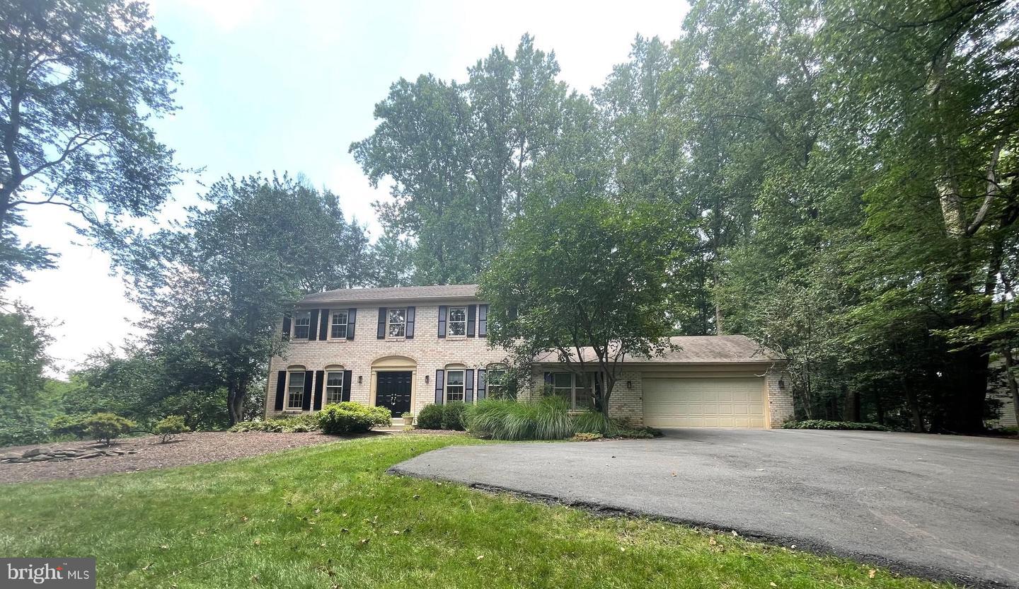Property Photo: 2929 Leefield Drive VA 20171