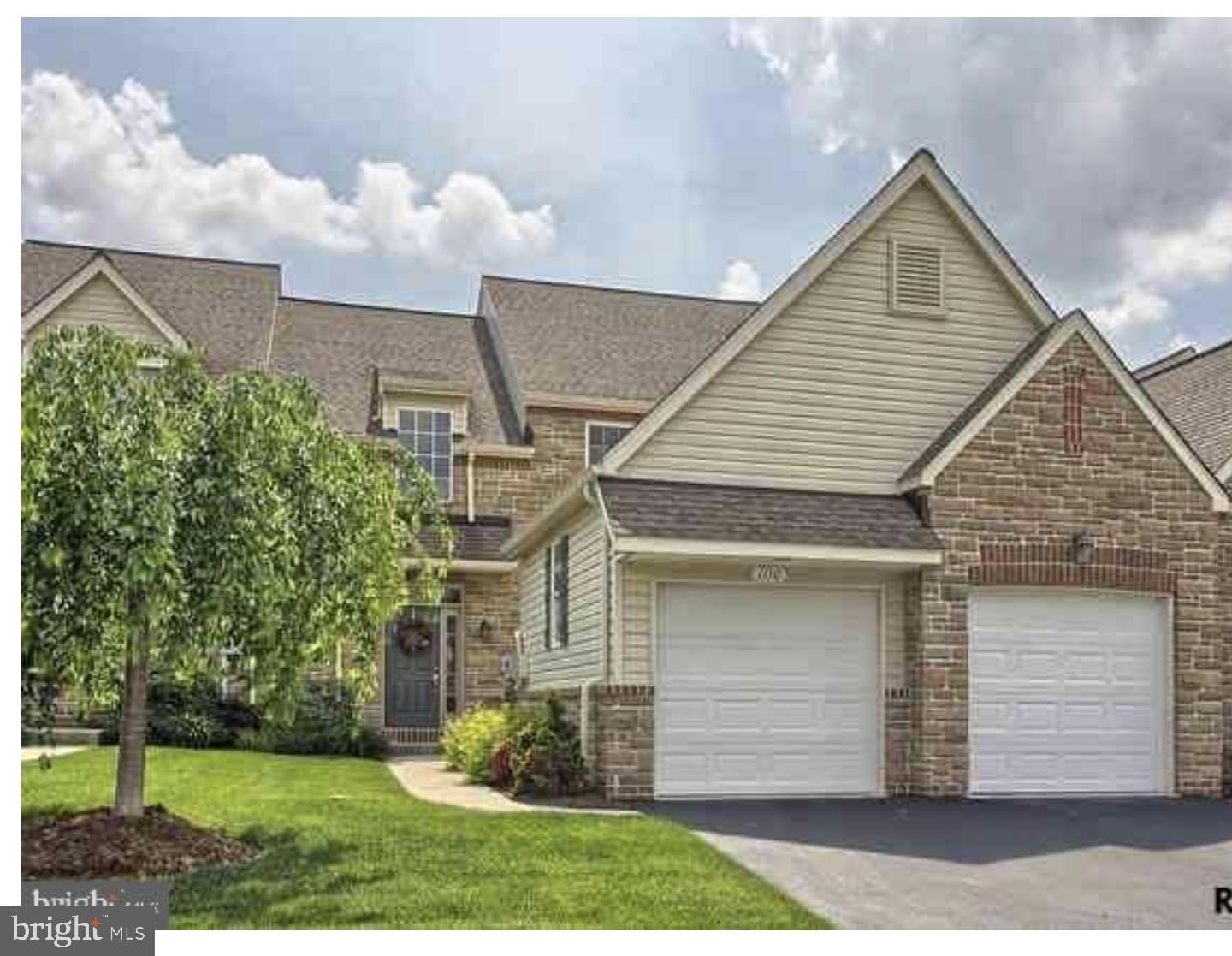Property Photo: 1110 Turnberry Lane PA 17403