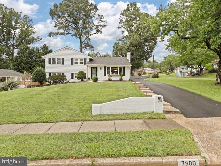 Property Photo: 7900 Gosport Lane VA 22151