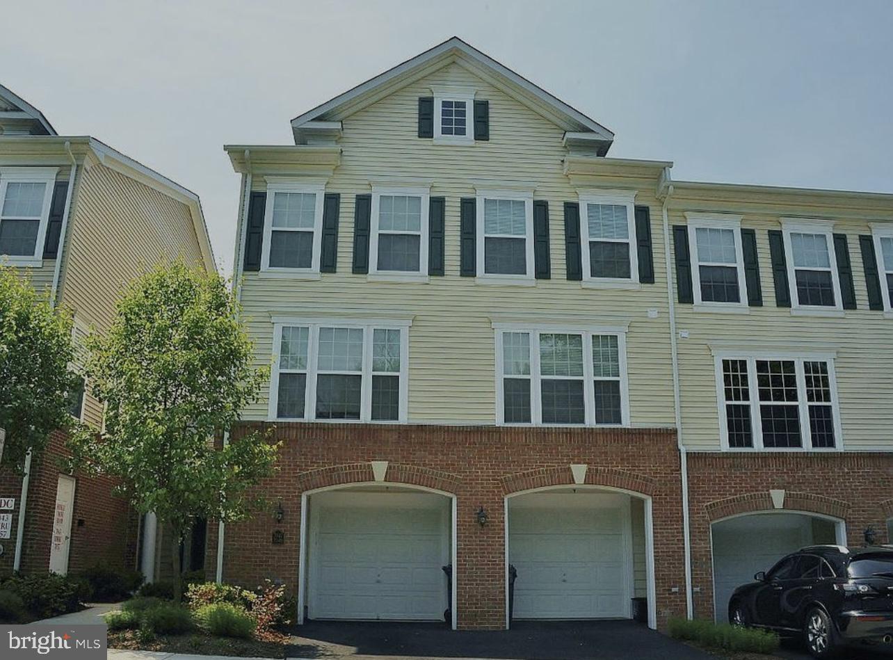 Property Photo:  7049 Huntley Run Place 116  VA 22306 