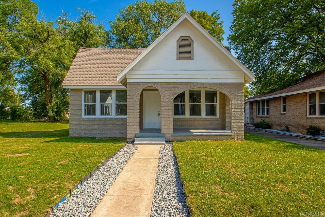 Property Photo: 2307 E 2nd AR 72114