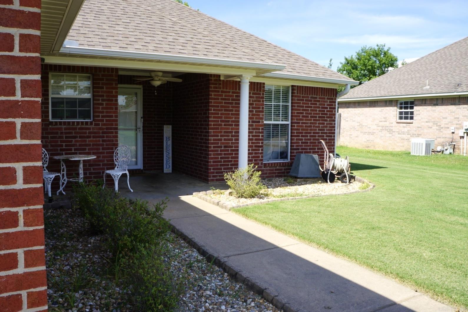 Property Photo: 2130 Wilmington Drive AR 72034