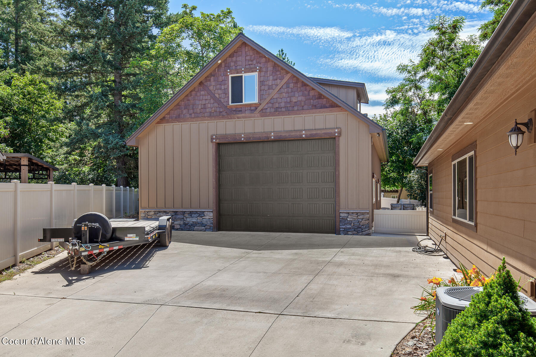 Property Photo: 1122 E Maroon Creek Drive ID 83835