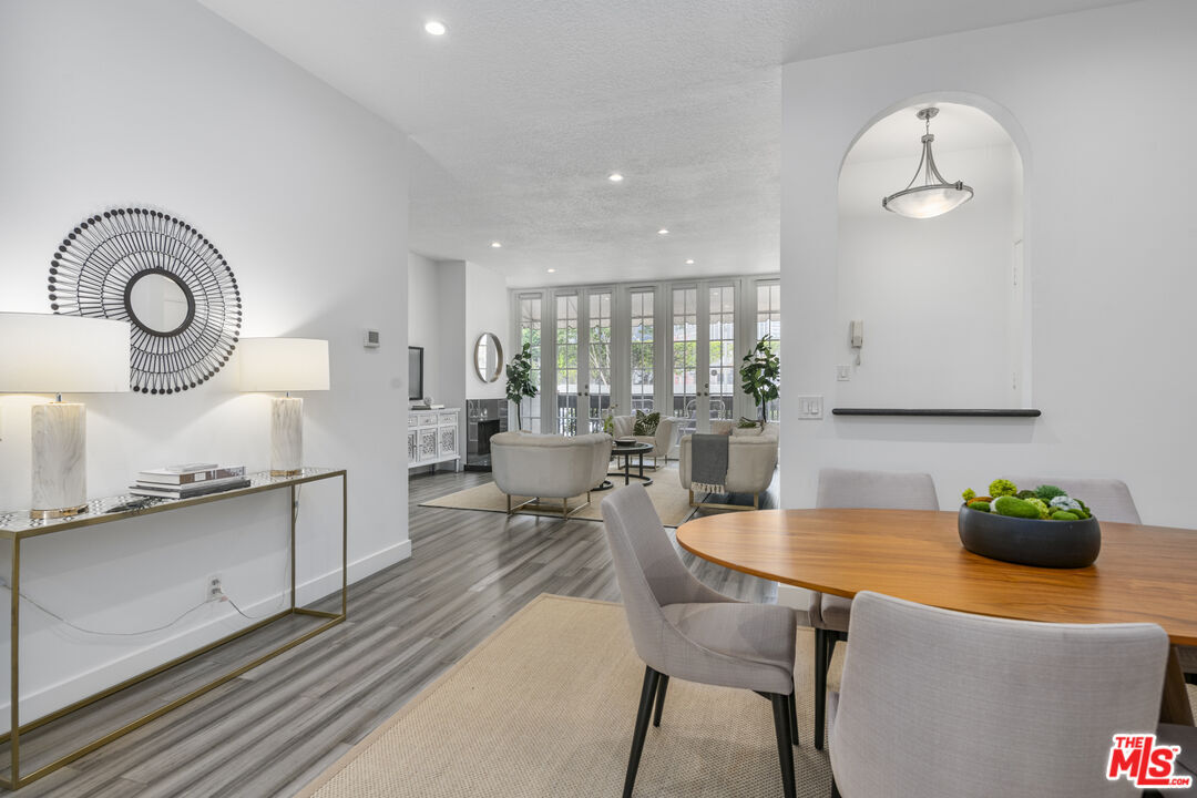 Property Photo:  350 S Spalding Dr  CA 90212 