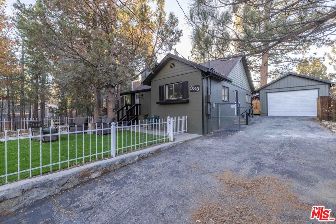 Property Photo: 333 Downey Dr CA 92314