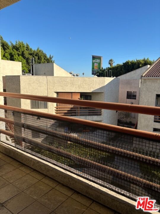 Property Photo: 1119 Albany St CA 90015