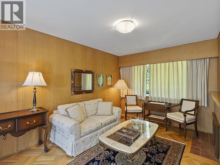Photo de la propriété:  475 Southborough Drive  BC V7S 1M4 