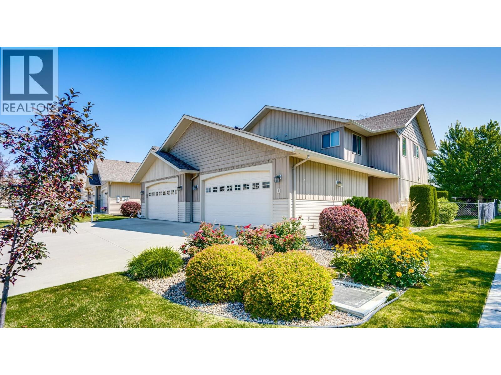 Photo de la propriété:  2751 15 Avenue Northeast 2  BC V1E 2B6 