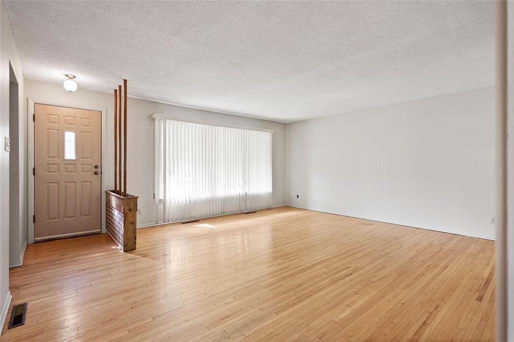Property Photo: 107 Lennox Avenue MB R2M 1B1