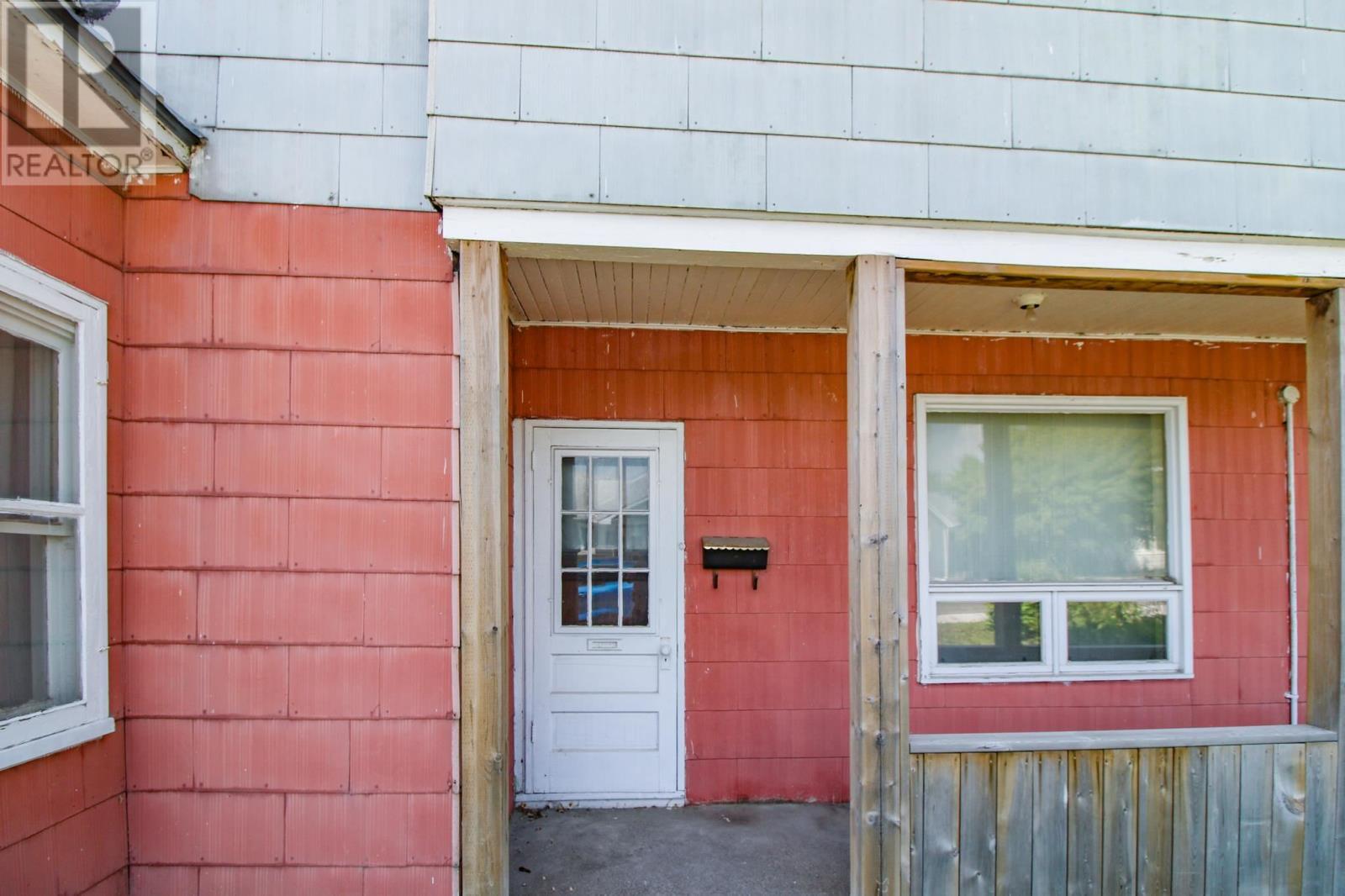 Photo de la propriété:  631 Second Street N  ON P9N 1H2 